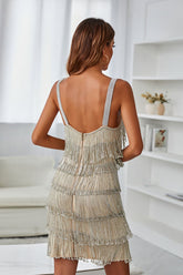 Ärmelloses Kleid mit tiefem Ausschnitt und Fransenbesatz